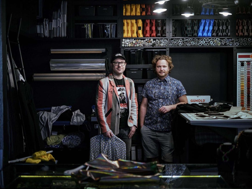 Zwei Modemacher im Atelier, Originalfoto zur Kundenstimme von Leonid Matthias